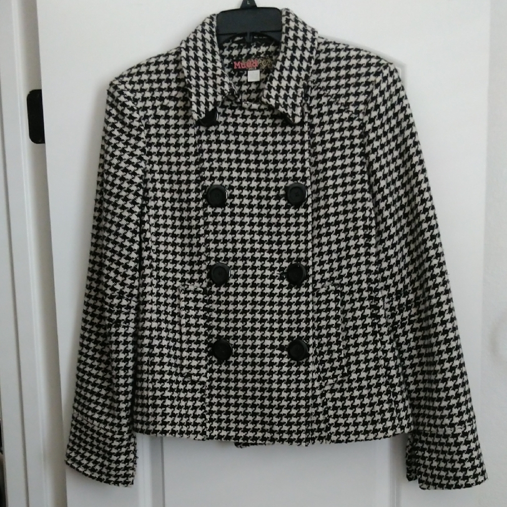 Mudd Double Breasted Houndstooth Coat in black and white. Size L.